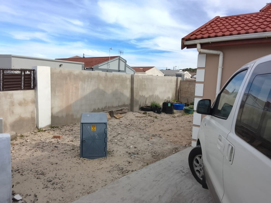  Bedroom Property for Sale in Llitha Park Western Cape